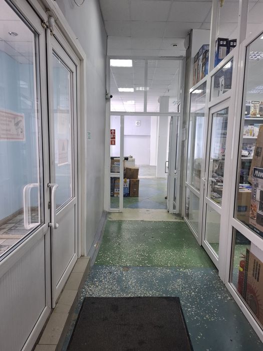 сдаем в аренду  торговую площадь 100м2