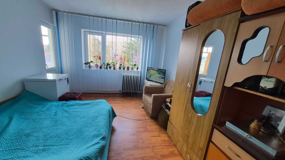 Garsoniera cf 1 in Onesti    langa piateta,   etaj 2.   0757.678.898