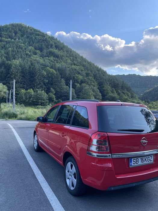 Opel Zafira an fab. 2013 benzină + Gaz cmc.1,6 euro 5
