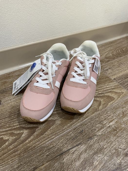 Чисто нови дамски маратонки