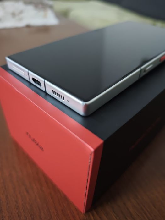 ZTE / Nubia Z60 ULTRA