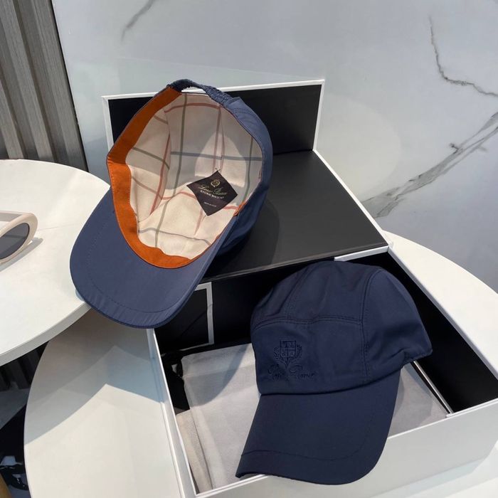 Бош кийим кепкалар оптом нархда сотилади