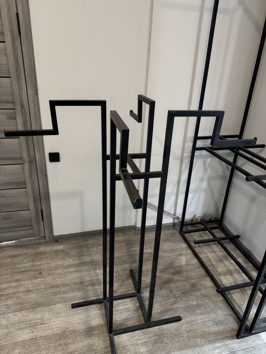 Стойка для одежды,по 20-30 тыс