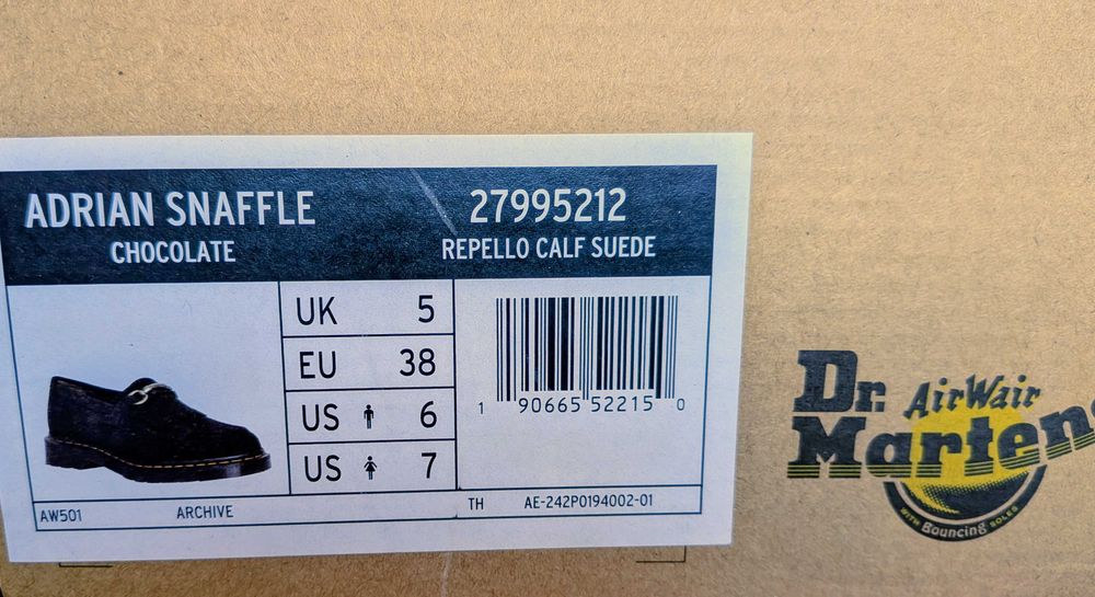 Дамски обувки тип лоуфъри на Dr. Martens