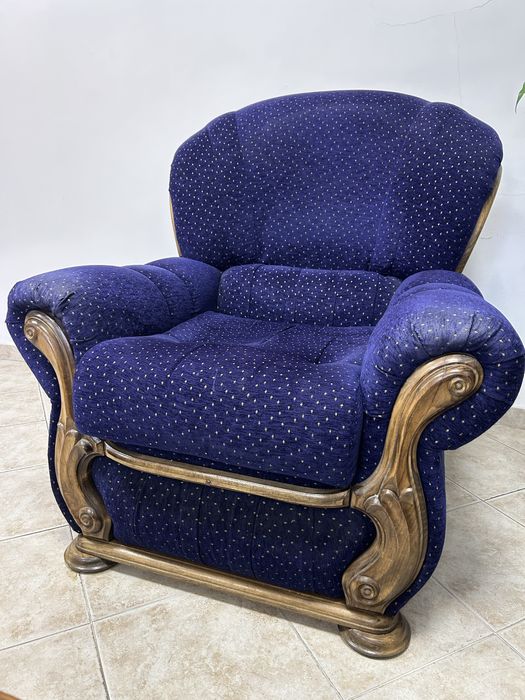 Диван с кресла и табуретки