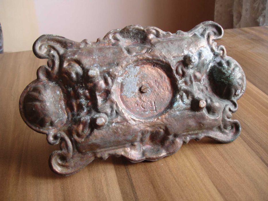 Месингов пепелник с фигурка