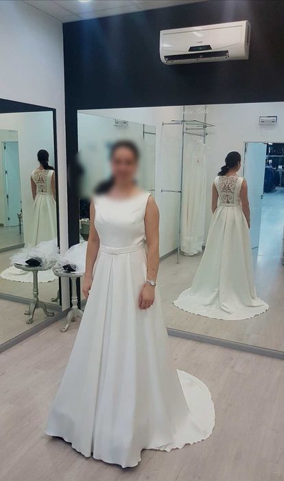 Rochie de mireasa din tafta + voal lung , brand spaniol, măsura 40
