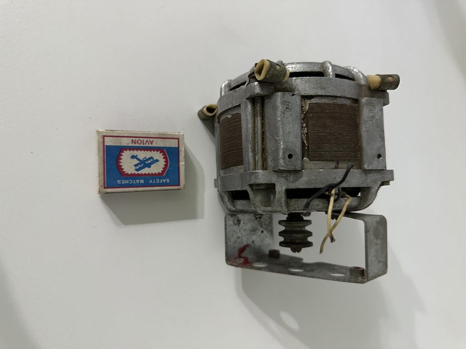 Продам небольшой электродвигатель