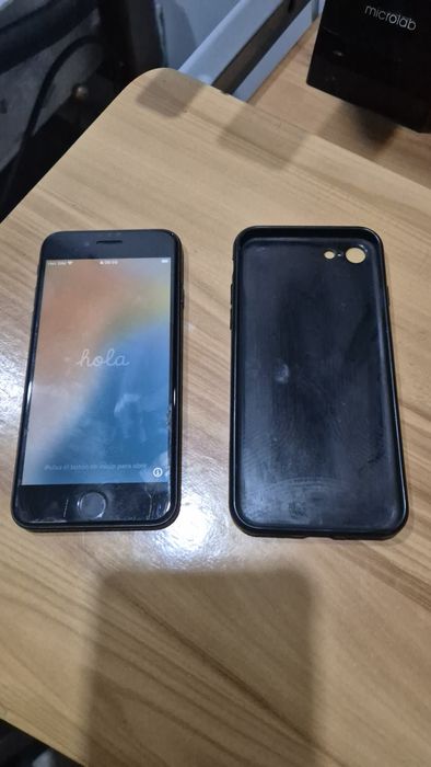Продам iPhone SE 2 (2020)