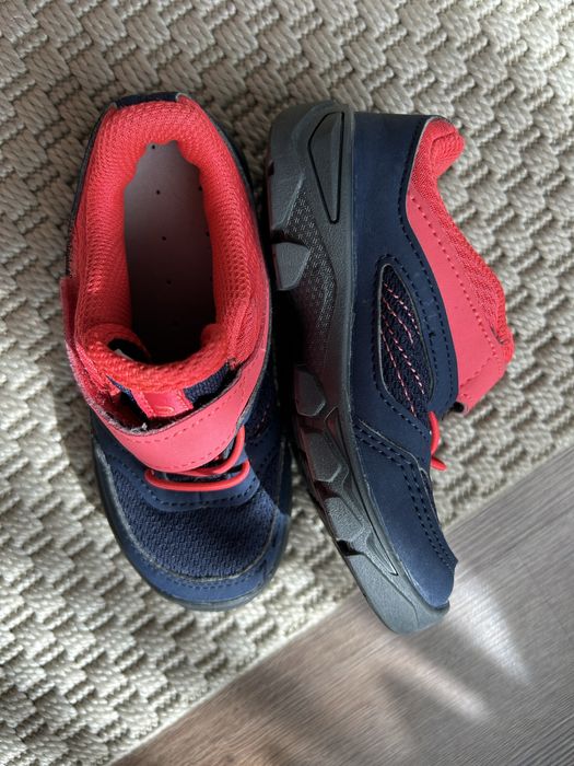 Adidasi sport - Decathlon - marimea 25