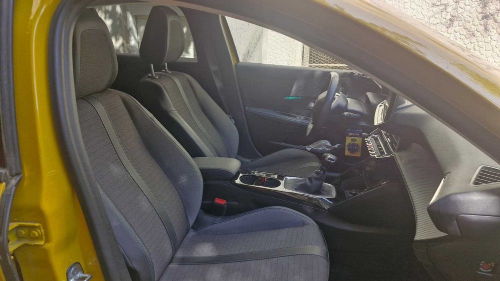 Peugeot 208, 1,2 L, benzină