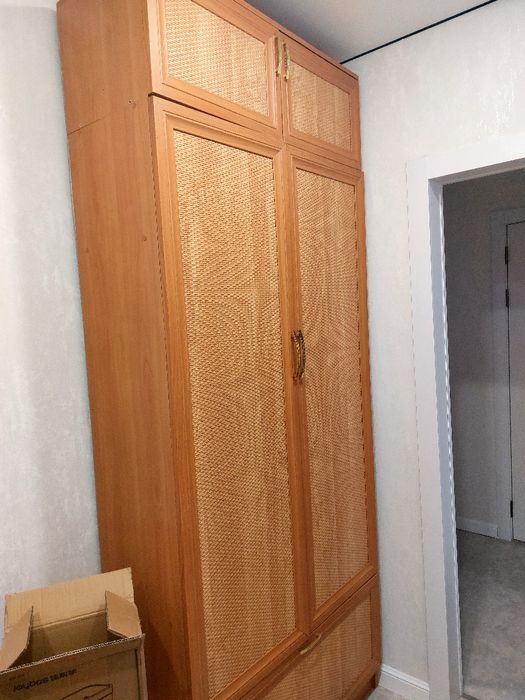 Продам стенку в прихожку