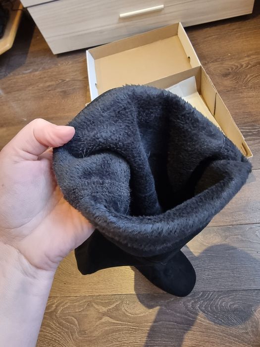 Дамски черни ботуши от велур на платформа