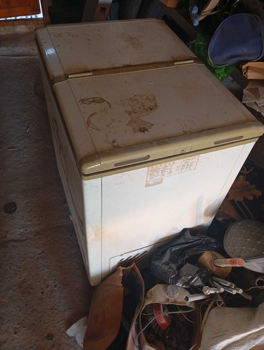 Морозильная камера б/у. Не работает.