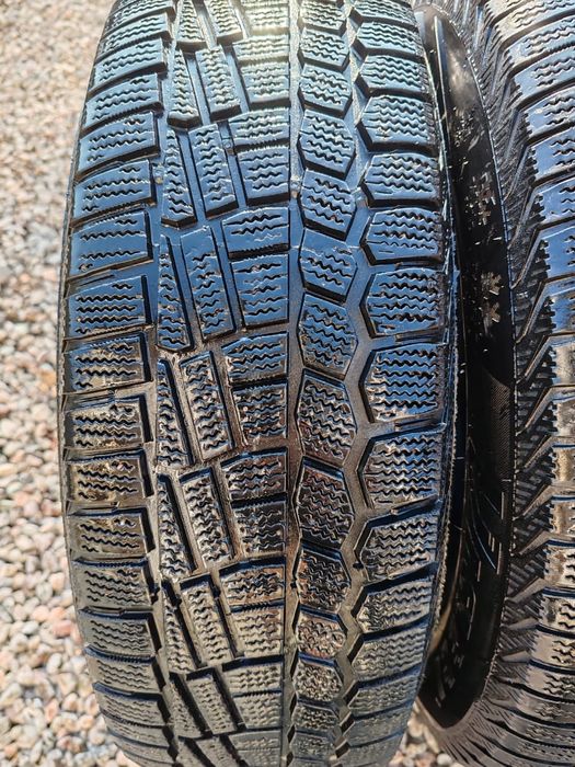 Продам срочно резину с дисками и колпаками