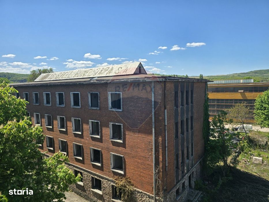 Patrimoniu Industrial, teren si clădiri, lângă Castelul Corvinilor