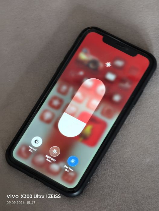 Продам Iphone 11 на 64гб с чехлом и стеклом