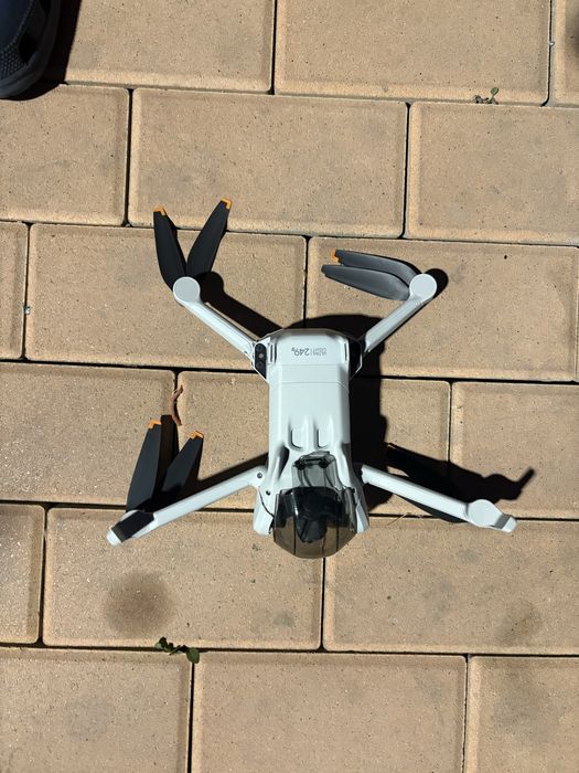 Продам дрон dji mini 3 только на запчасти
