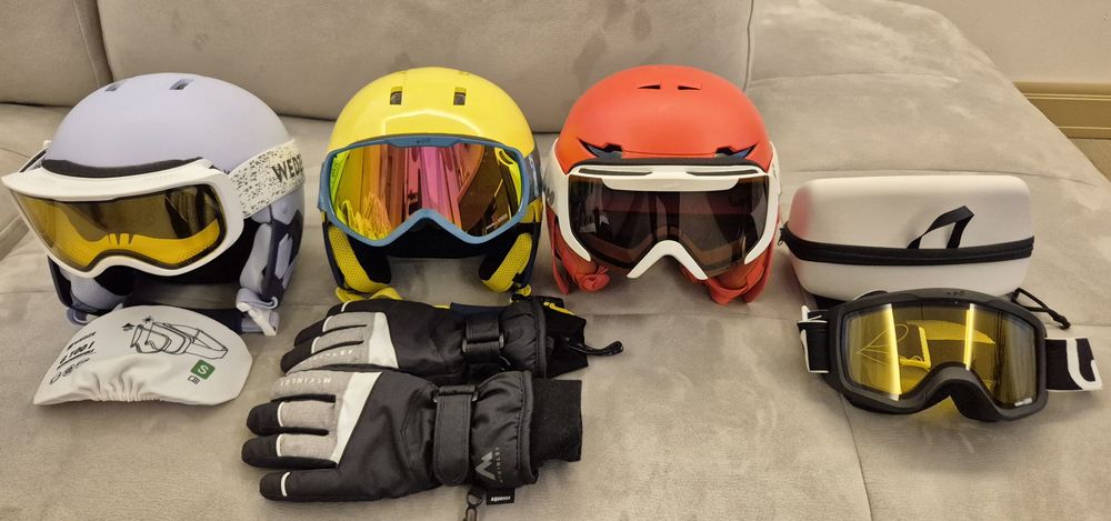 Echipament (casca, ochelari, mănuși) schi