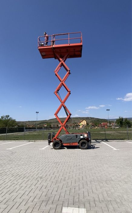 De vanzare sau da inchiriat nacela diesel 4x4