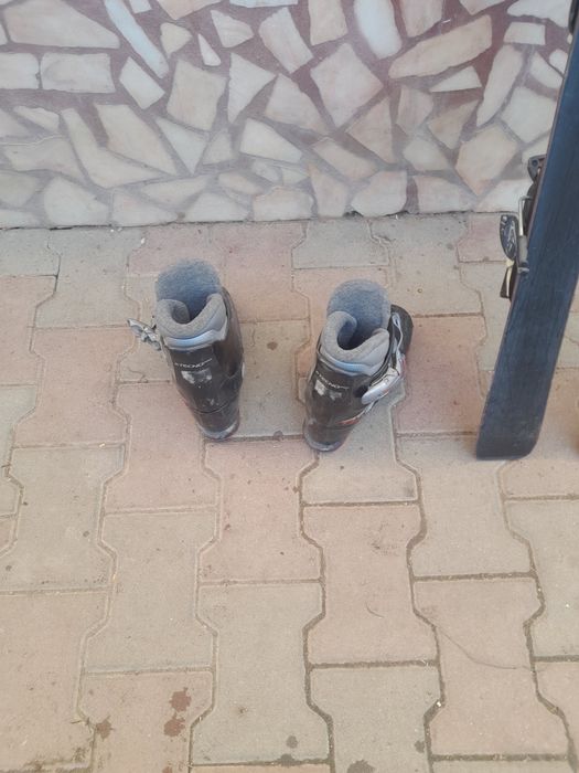 Vând schi cu clapare pentru copii