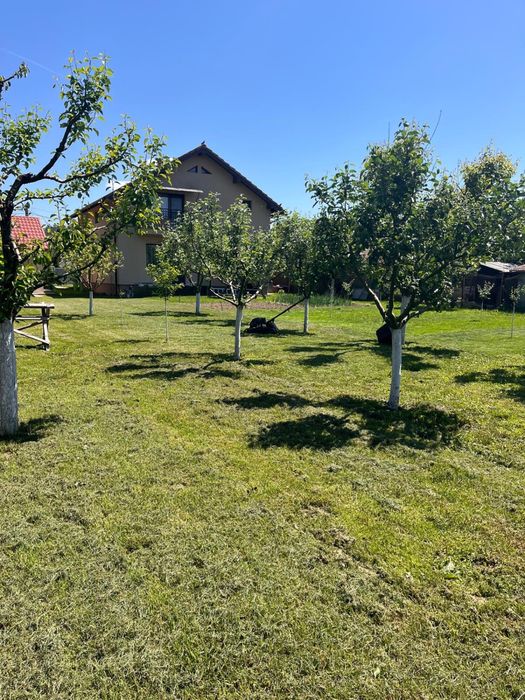 Casă de închiriat pentru Electric Castle – 3 dormitoare + 4 locuri suplimentare | Curte 2000mp pentru rulote | 200m de Castel