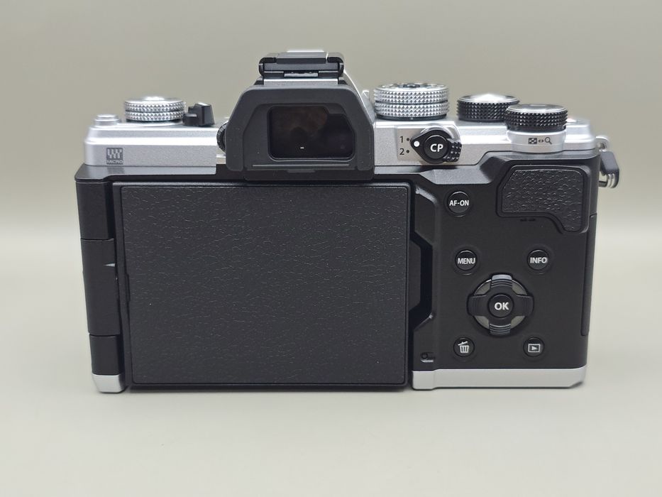 iFan　、OLYMPUS om10 　Q890 olympus om 10 • Anunturi gratuite • OLX.ro