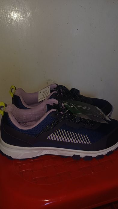 НОВИ  ! Дамски  Туристически  Обувки  - N 39 и 41