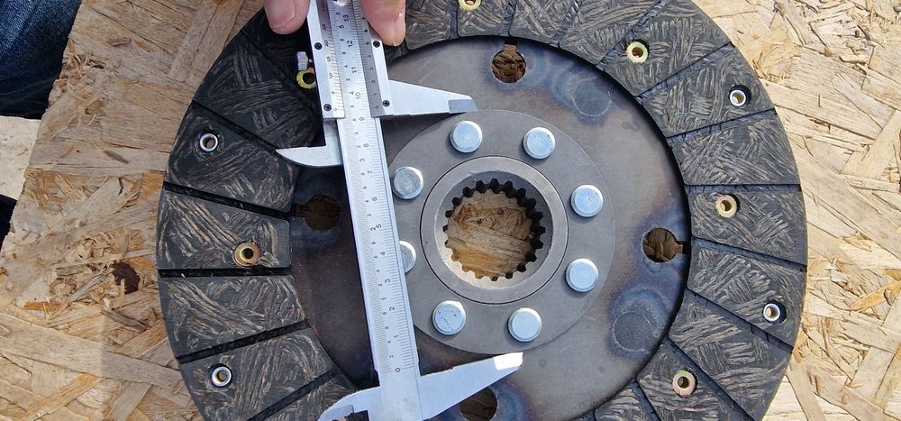 Disc Priza putere tractor same minitauro 50 
Diametru 250 mm
Interior