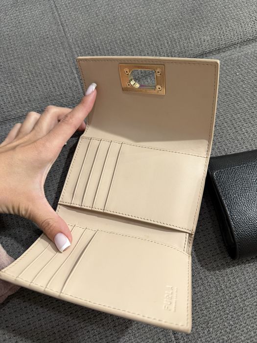 Дамска чанта и потфейли Furla