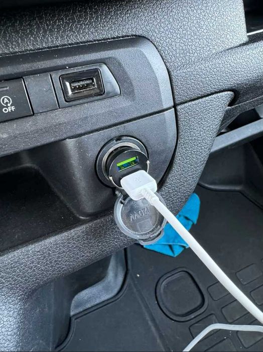 Трансмитер/Зареждач за кола