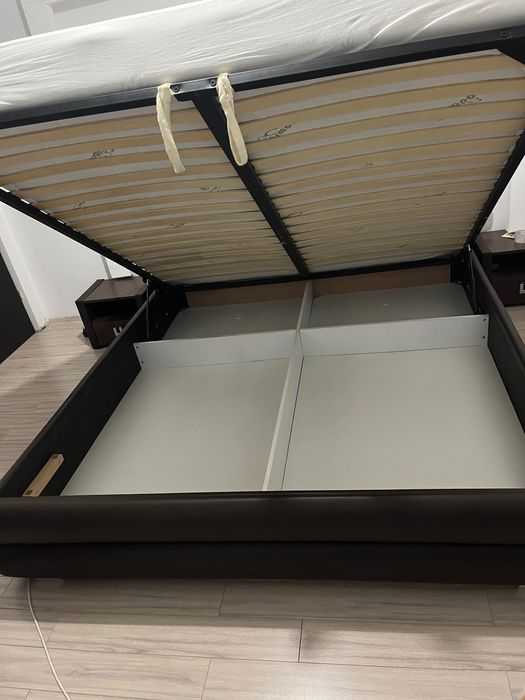 Pat matrimonial 200x180, saltea cu memorie și două noptiere