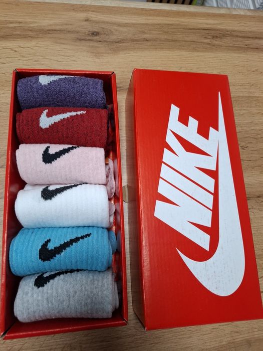 Високи чорапи , може и в кутия може и в стек