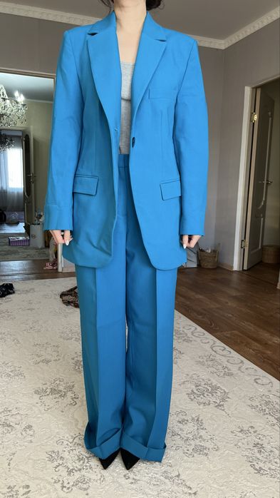 Синий костюм от Zara