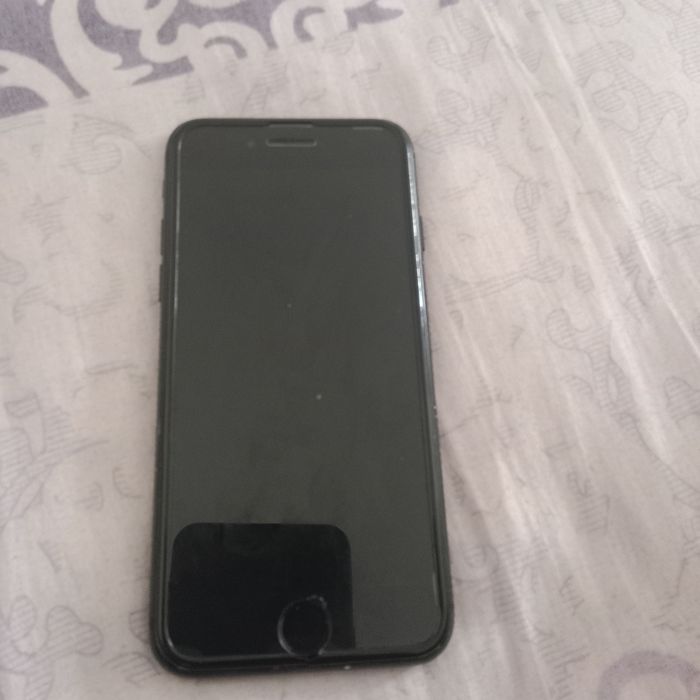 Продам Iphone 7 .