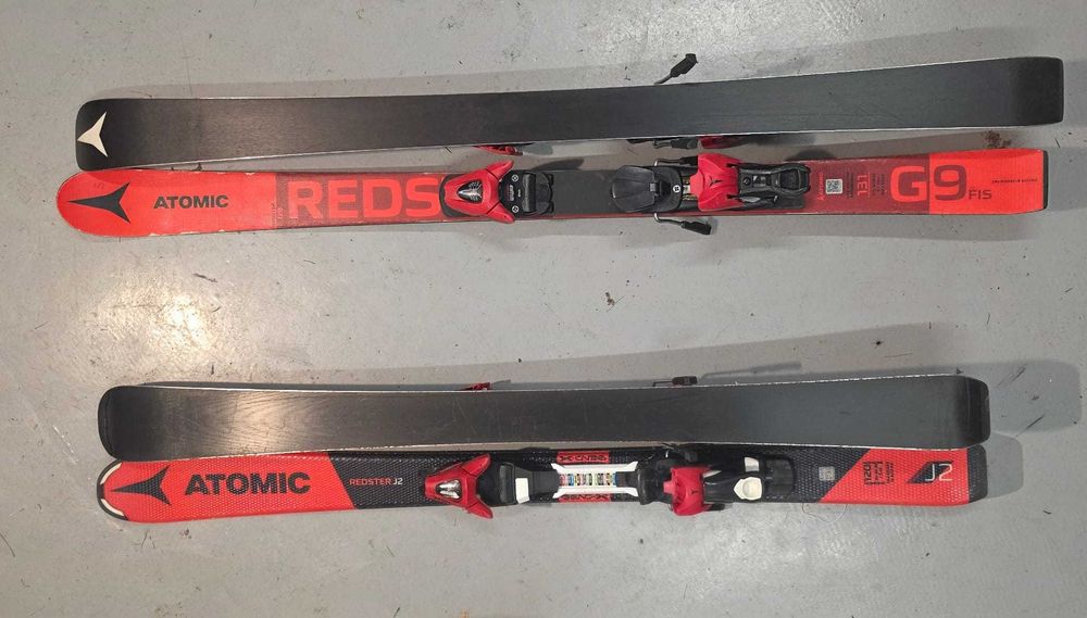 Schiuri Atomic Redster J2 120 cm si 131 cm + clapari Atomic 36