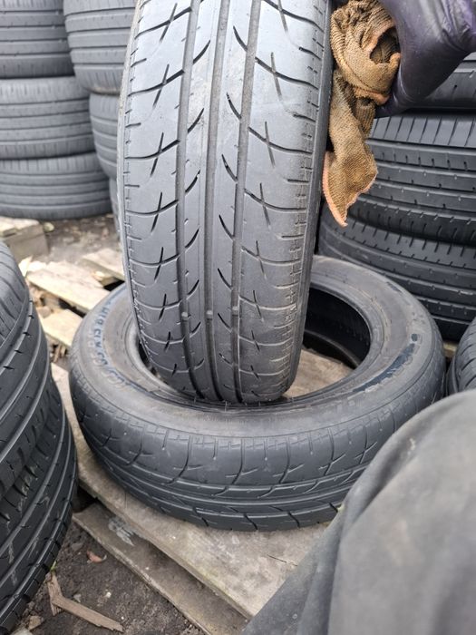 Vand 2 anvelope 165 65 15 serbing de vara
