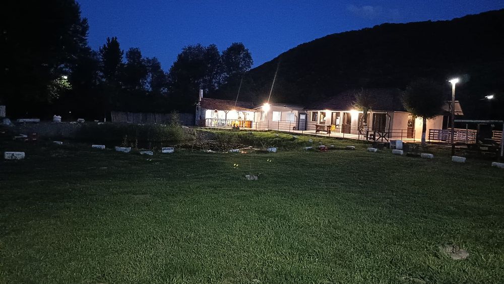 Cazare Camping rulote corturi motor camper Calimanesti Caciulata