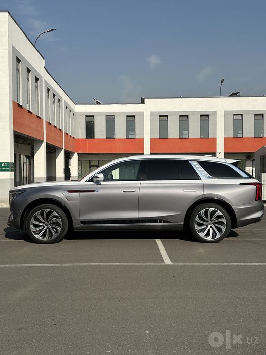 Hongqi E-HS9 electro SUV - AWD