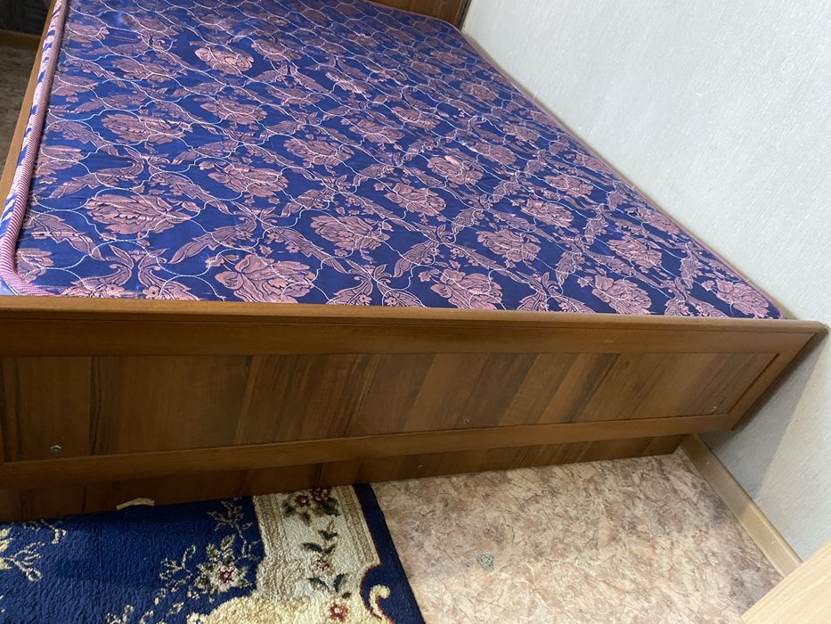 Двуспальная кровать