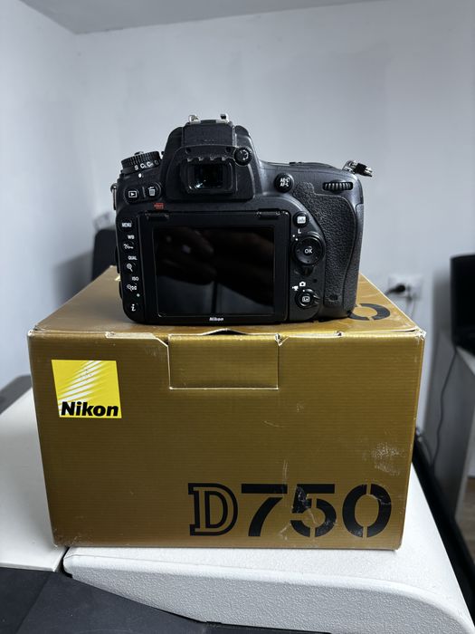 Se vinde Nikon D750