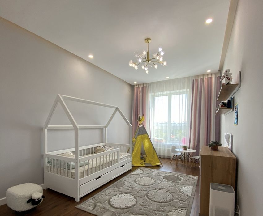 Продам люстру