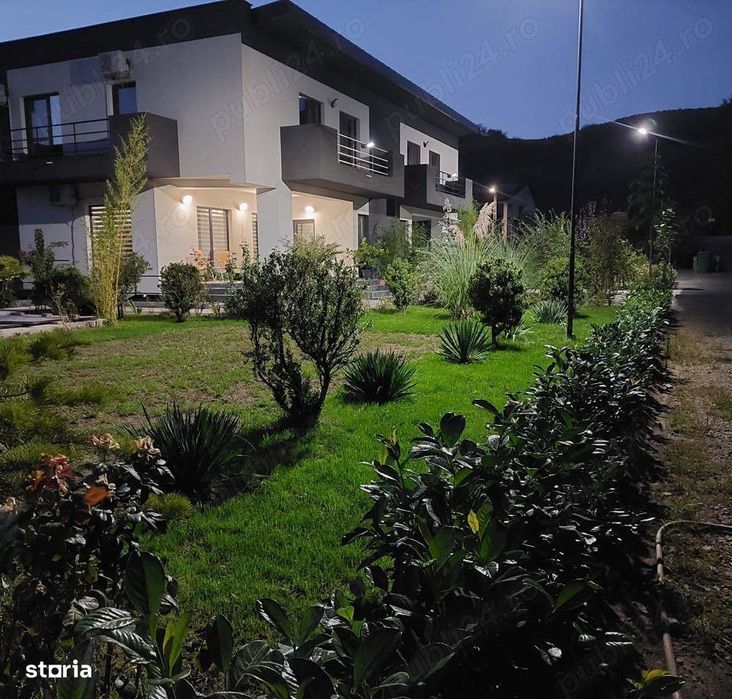 Duplex la cheie, 4 camere, 225 mp + 600 mp teren, garaj, zona Sun Gard