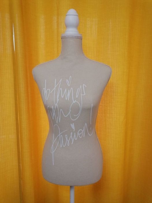 Manechine mire și mireasă