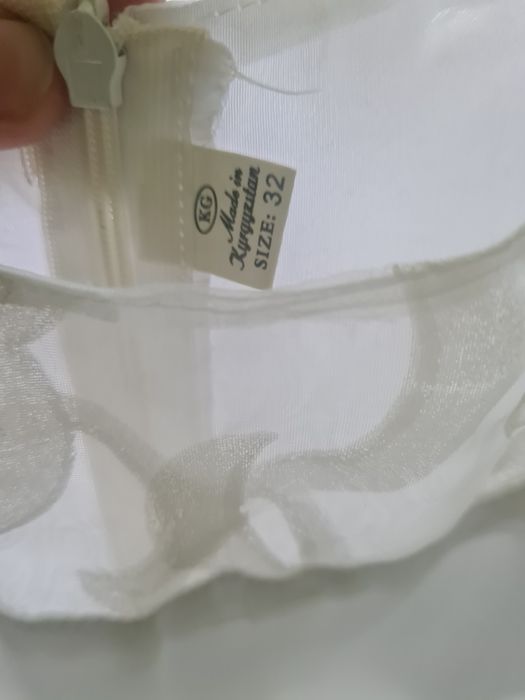 Продам платья на девочку 5-7 лет