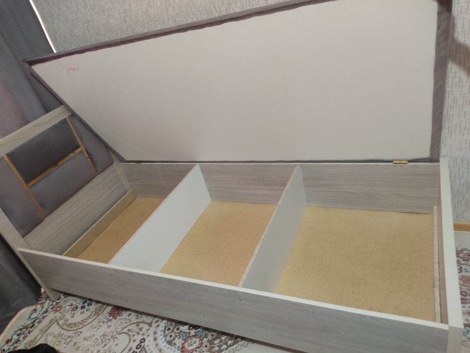 Екі кровать сатылады 90*200  срочно!