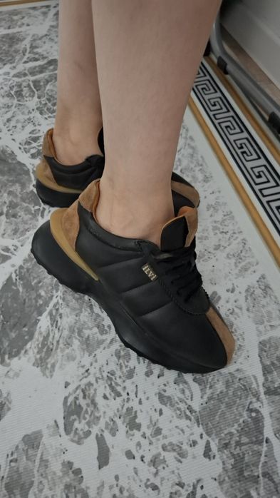 Продам кожаные крассовки 36р