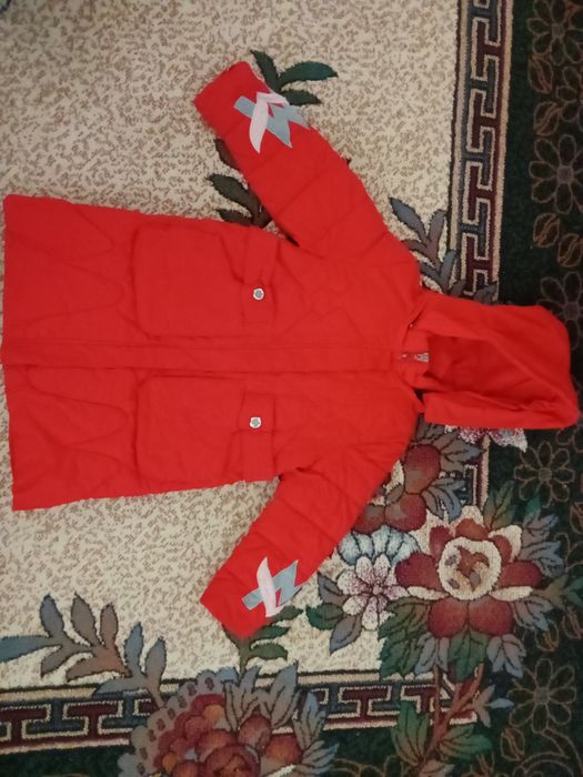 Продается куртка хорошим состояние б/у никакого дефекта нет