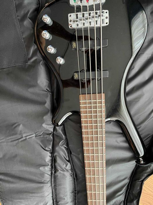 Warwick RB Corvette 5 string bass с включени калъф и каишка