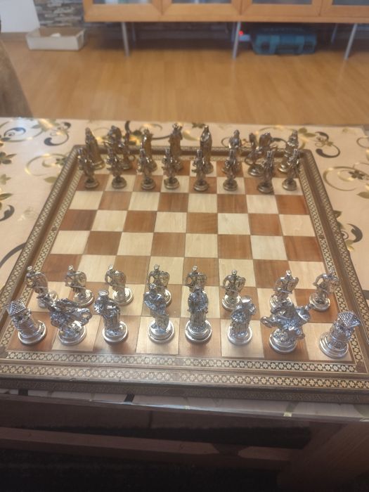 Set de șah metalic cu tablă